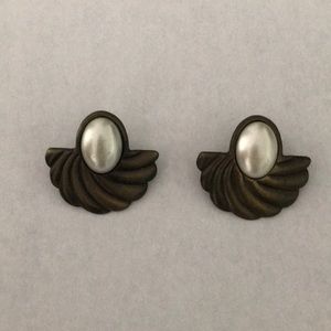 4 for 12$ Vintage bronze and eggshell earrings